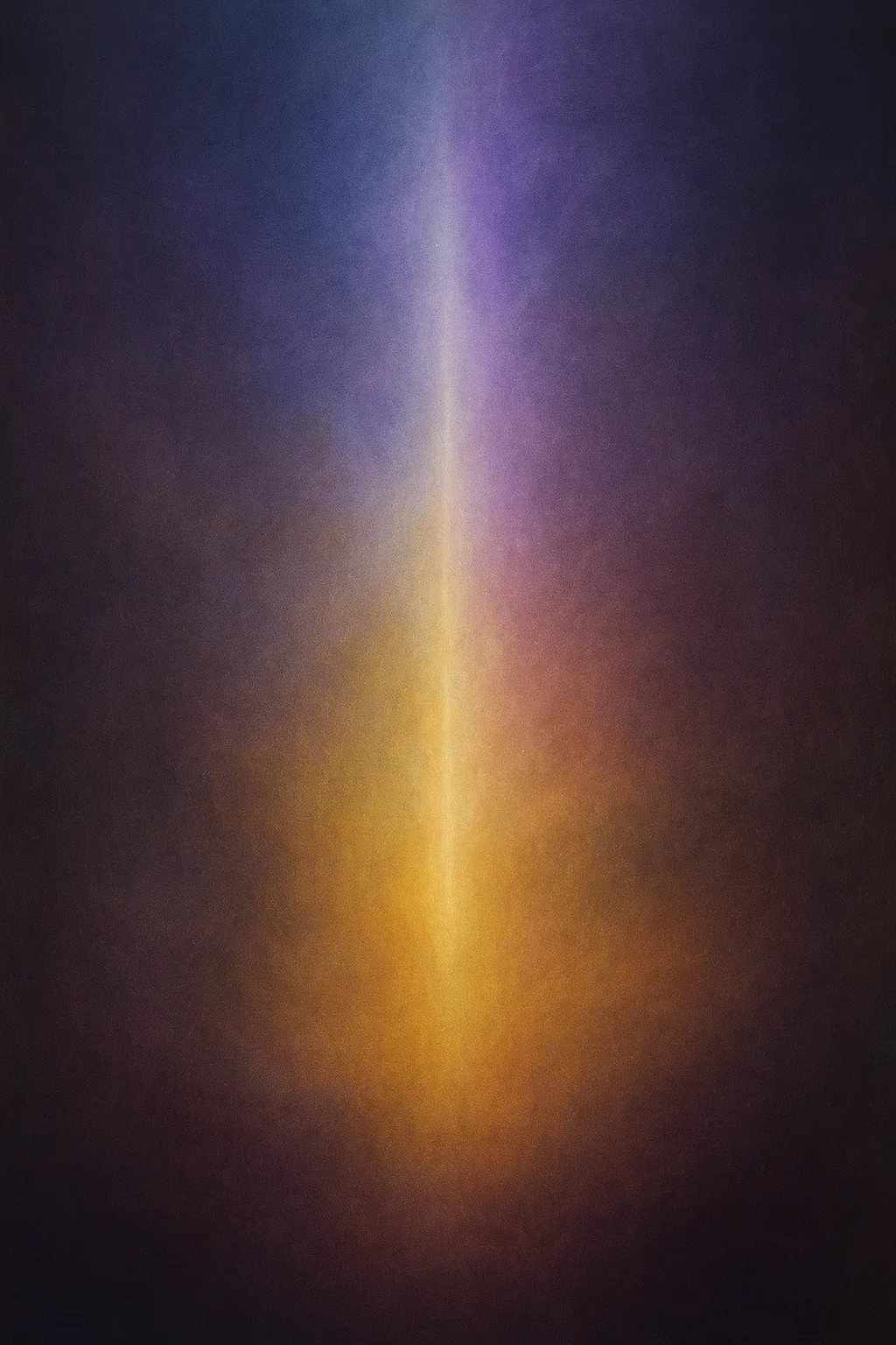 Vertikales Bild mit Lichtschleier in Gold, Violett und Blau, neblig und mystisch